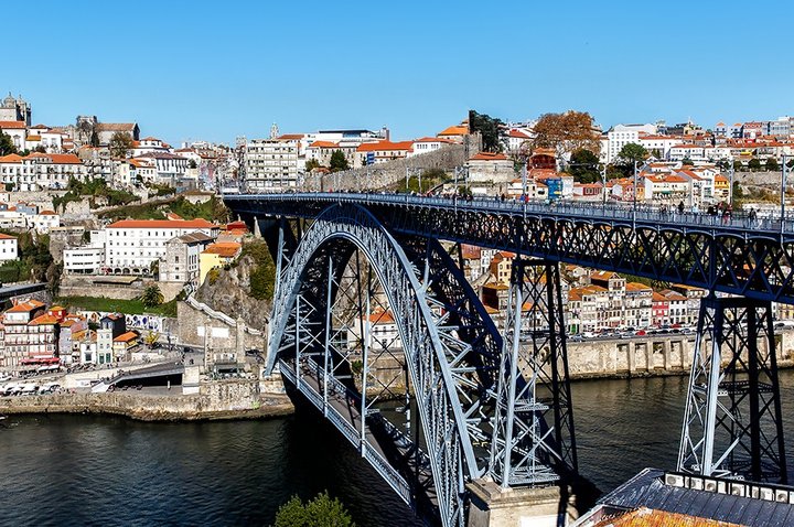 Souto Moura é autor das estações de TGV no Porto e em Gaia