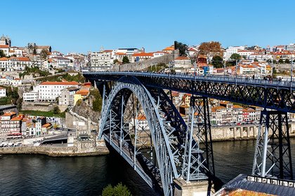 Souto Moura é autor das estações de TGV no Porto e em Gaia